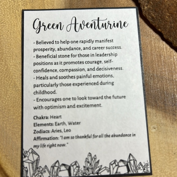 Green aventurine crystal point necklace with pewter wrap cap. - Picture 6 of 6